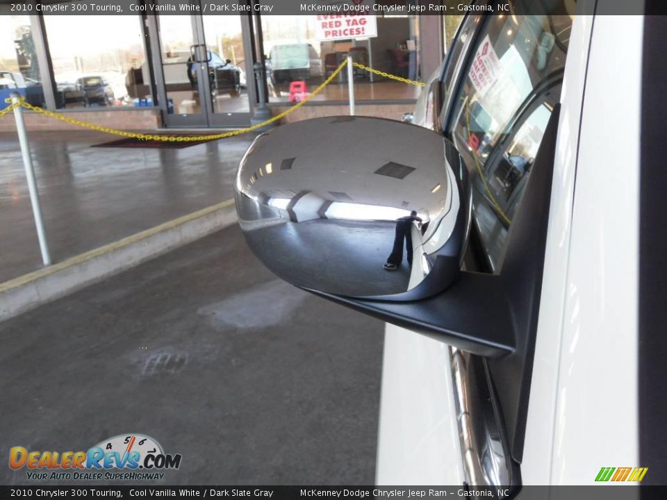 2010 Chrysler 300 Touring Cool Vanilla White / Dark Slate Gray Photo #19