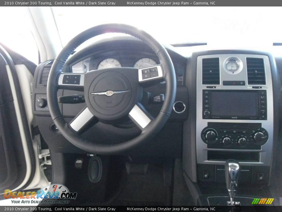 2010 Chrysler 300 Touring Cool Vanilla White / Dark Slate Gray Photo #22