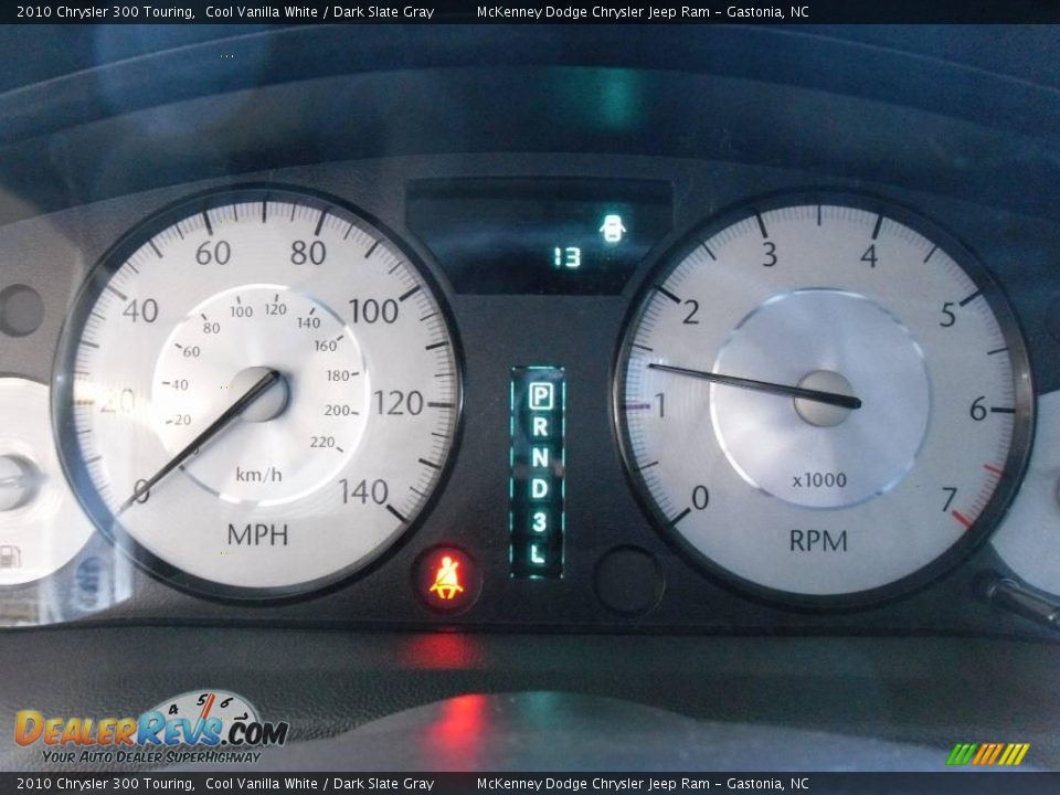 2010 Chrysler 300 Touring Cool Vanilla White / Dark Slate Gray Photo #26