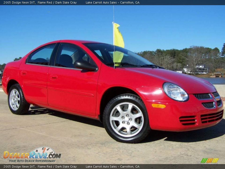 2005 Dodge Neon SXT Flame Red / Dark Slate Gray Photo #36