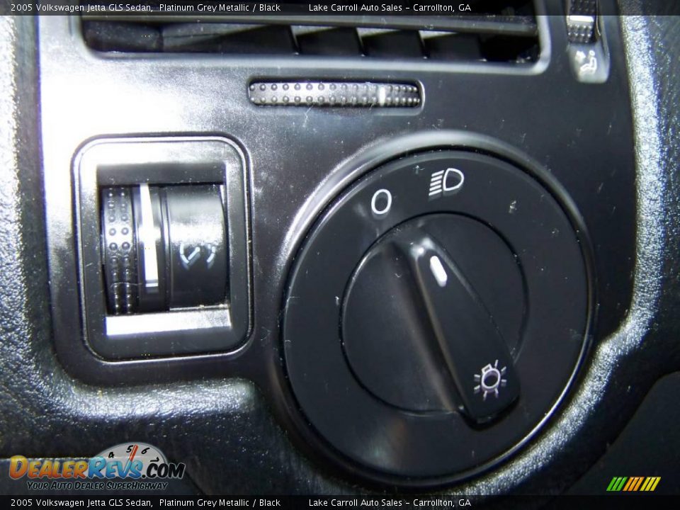 2005 Volkswagen Jetta GLS Sedan Platinum Grey Metallic / Black Photo #17