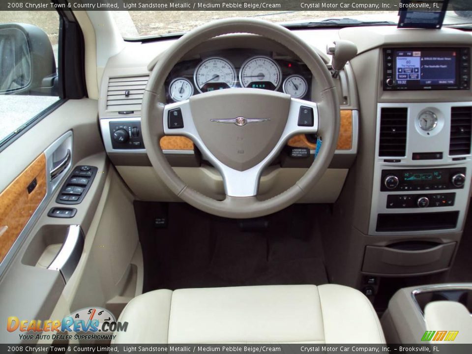 2008 Chrysler Town & Country Limited Light Sandstone Metallic / Medium Pebble Beige/Cream Photo #6