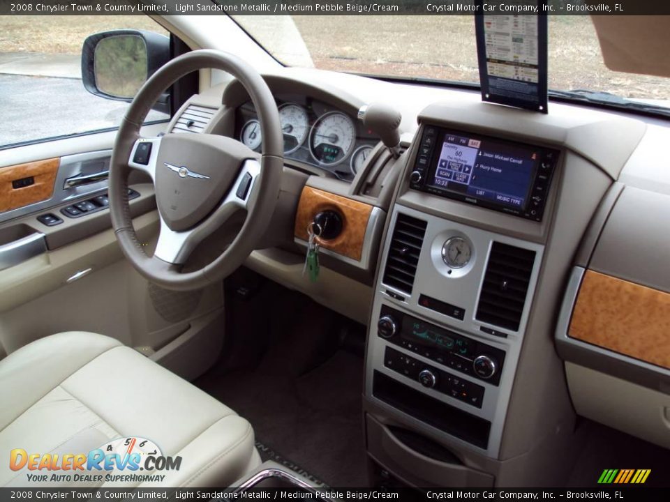 2008 Chrysler Town & Country Limited Light Sandstone Metallic / Medium Pebble Beige/Cream Photo #12
