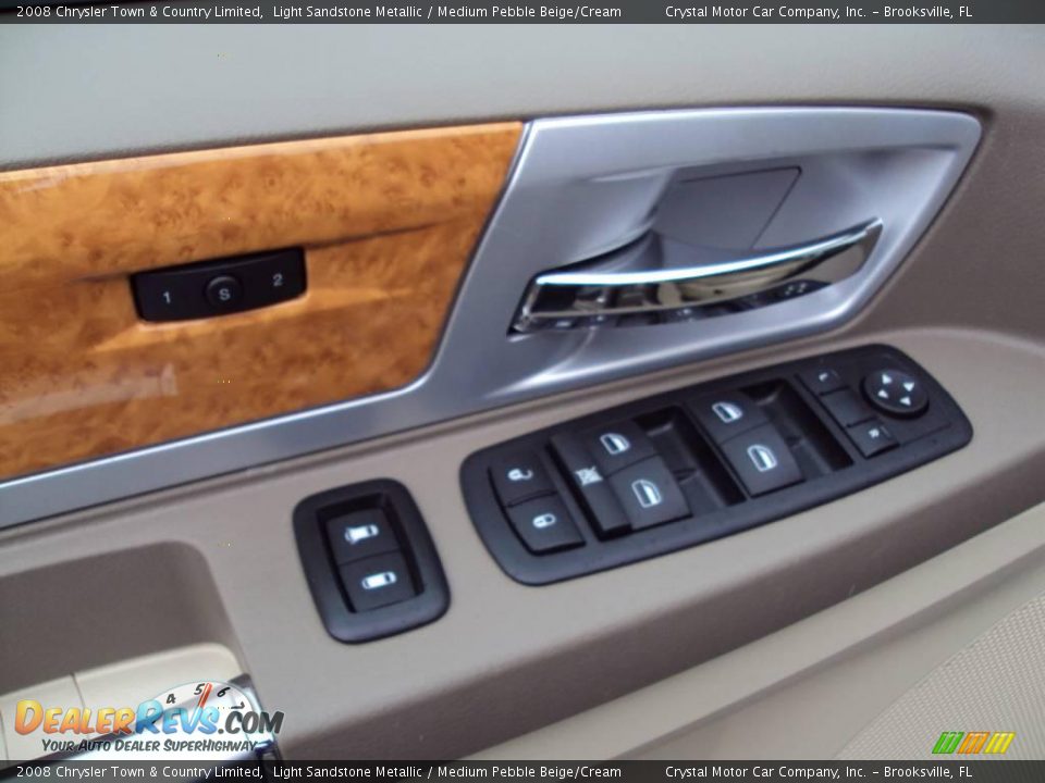 2008 Chrysler Town & Country Limited Light Sandstone Metallic / Medium Pebble Beige/Cream Photo #18