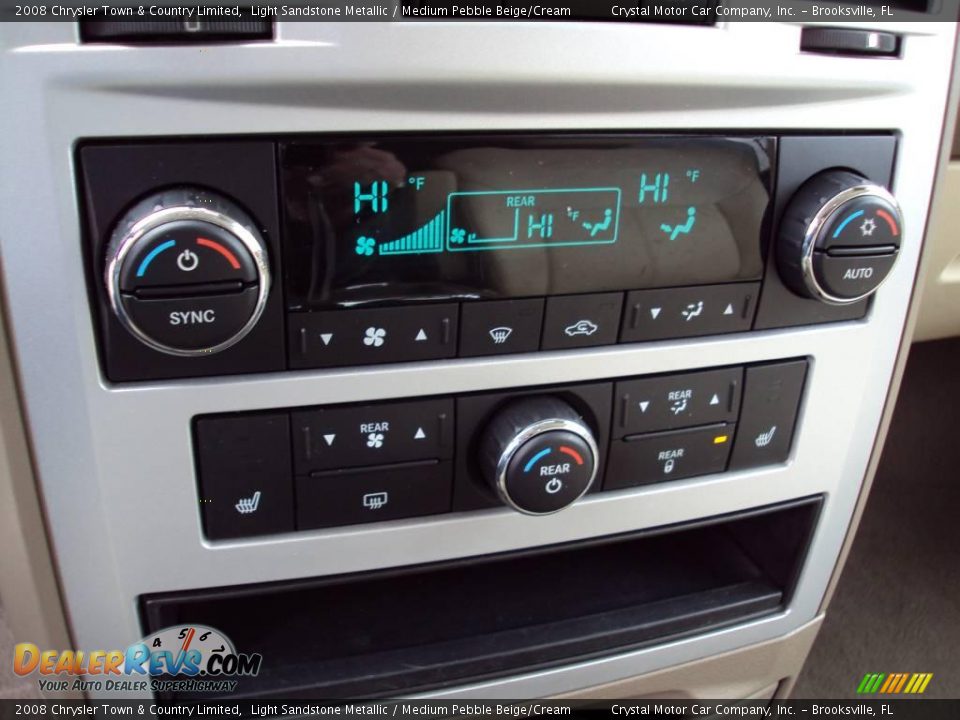2008 Chrysler Town & Country Limited Light Sandstone Metallic / Medium Pebble Beige/Cream Photo #21