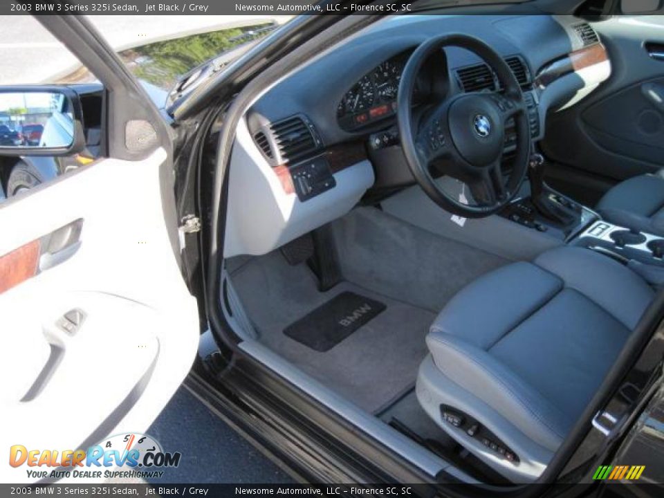 2003 BMW 3 Series 325i Sedan Jet Black / Grey Photo #4