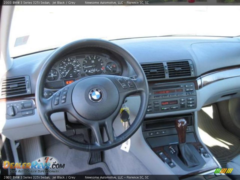 2003 BMW 3 Series 325i Sedan Jet Black / Grey Photo #6