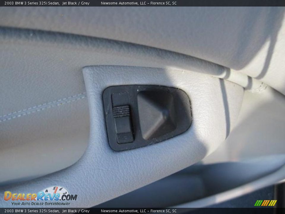 2003 BMW 3 Series 325i Sedan Jet Black / Grey Photo #15