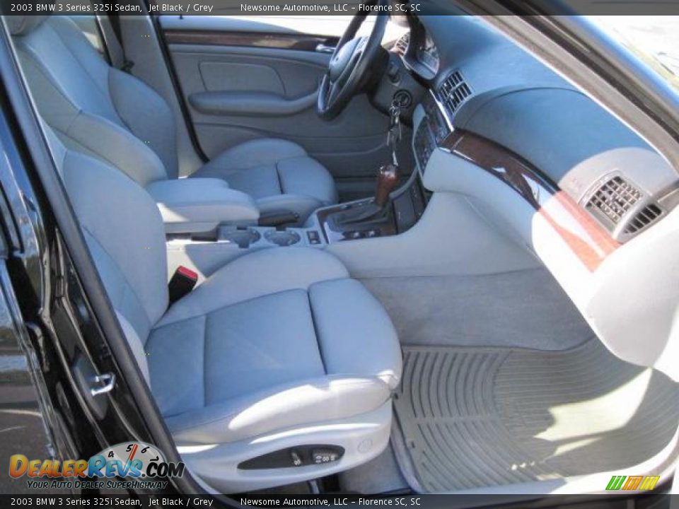 2003 BMW 3 Series 325i Sedan Jet Black / Grey Photo #17