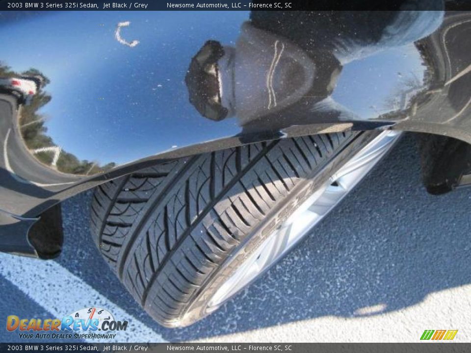 2003 BMW 3 Series 325i Sedan Jet Black / Grey Photo #21