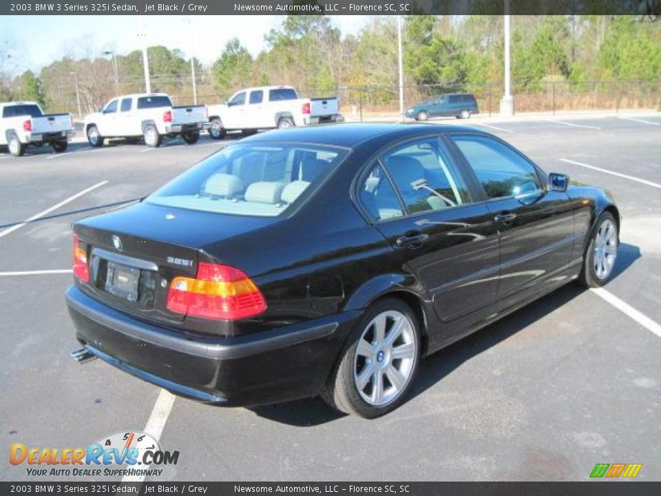 2003 BMW 3 Series 325i Sedan Jet Black / Grey Photo #24