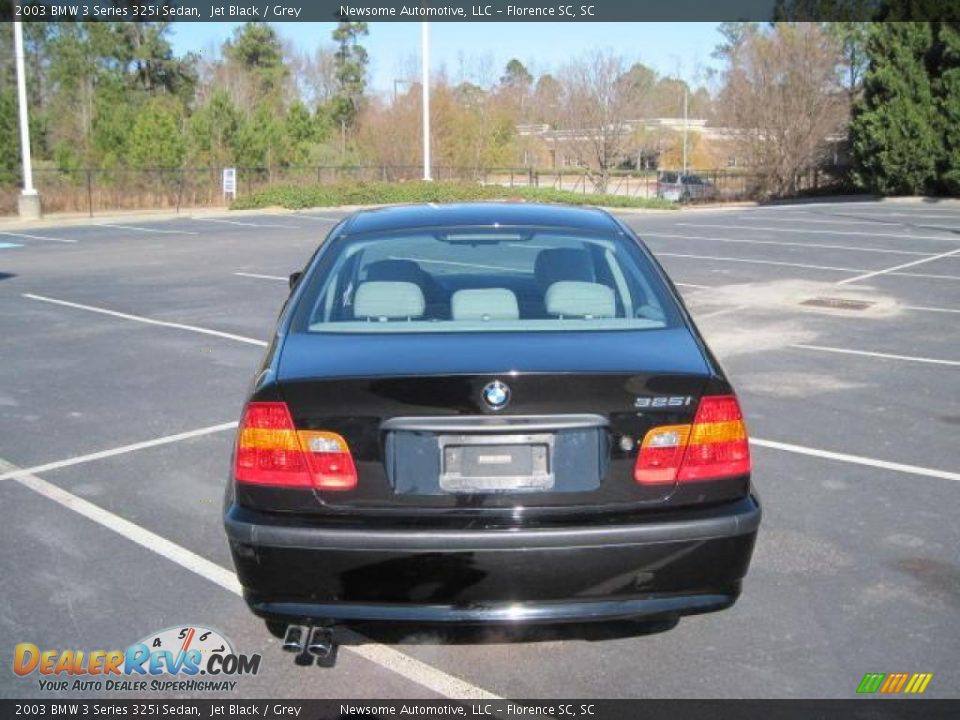 2003 BMW 3 Series 325i Sedan Jet Black / Grey Photo #25
