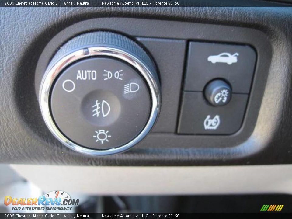 2006 Chevrolet Monte Carlo LT White / Neutral Photo #12