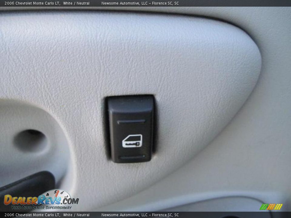 2006 Chevrolet Monte Carlo LT White / Neutral Photo #14