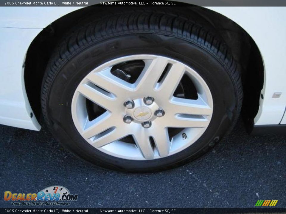 2006 Chevrolet Monte Carlo LT White / Neutral Photo #18