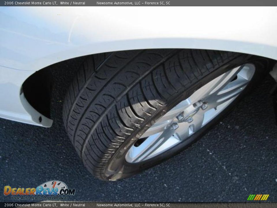 2006 Chevrolet Monte Carlo LT White / Neutral Photo #19