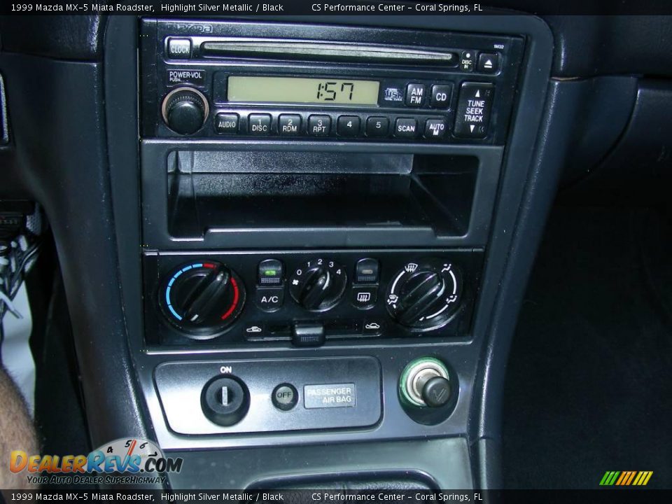 1999 Mazda MX-5 Miata Roadster Highlight Silver Metallic / Black Photo #17