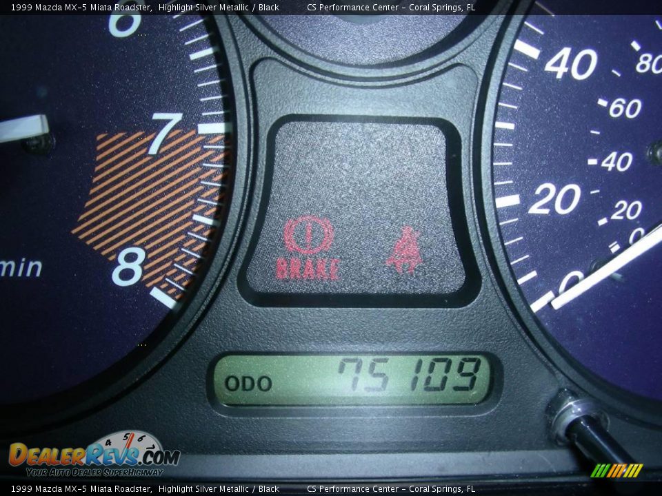 1999 Mazda MX-5 Miata Roadster Highlight Silver Metallic / Black Photo #23