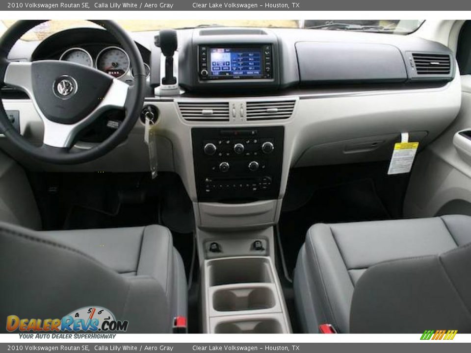 2010 Volkswagen Routan SE Calla Lilly White / Aero Gray Photo #6