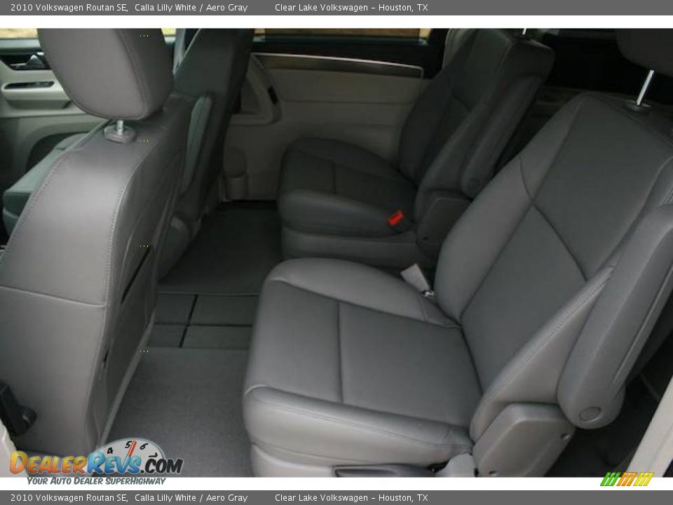 2010 Volkswagen Routan SE Calla Lilly White / Aero Gray Photo #8