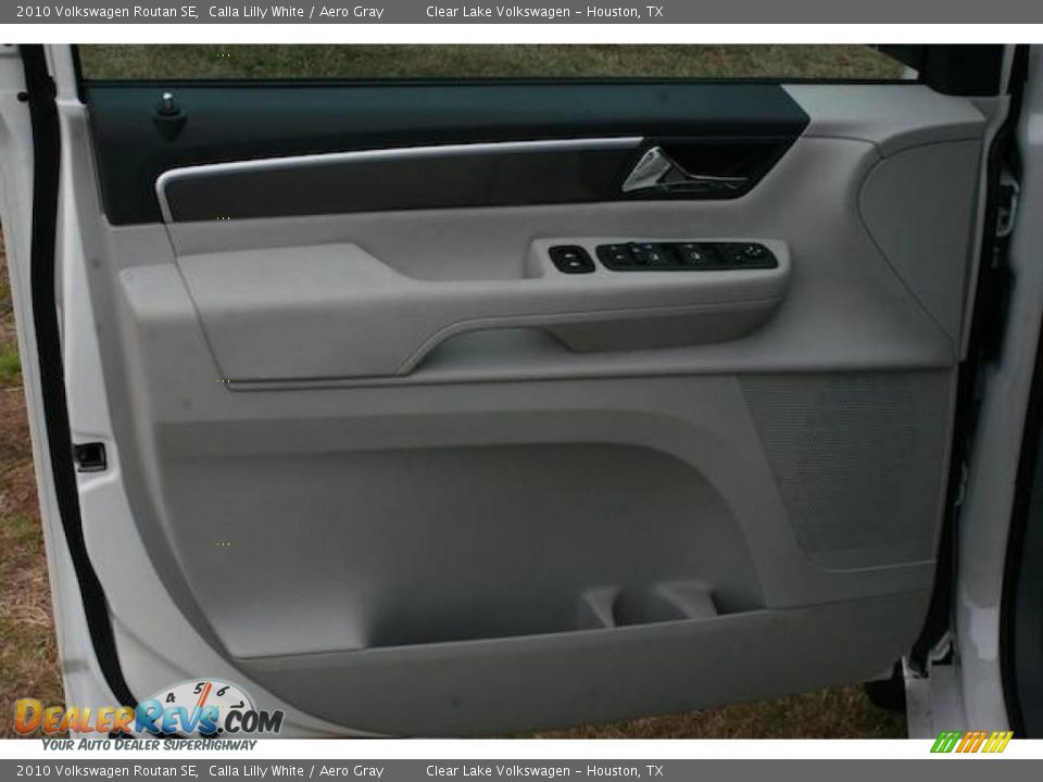 2010 Volkswagen Routan SE Calla Lilly White / Aero Gray Photo #10