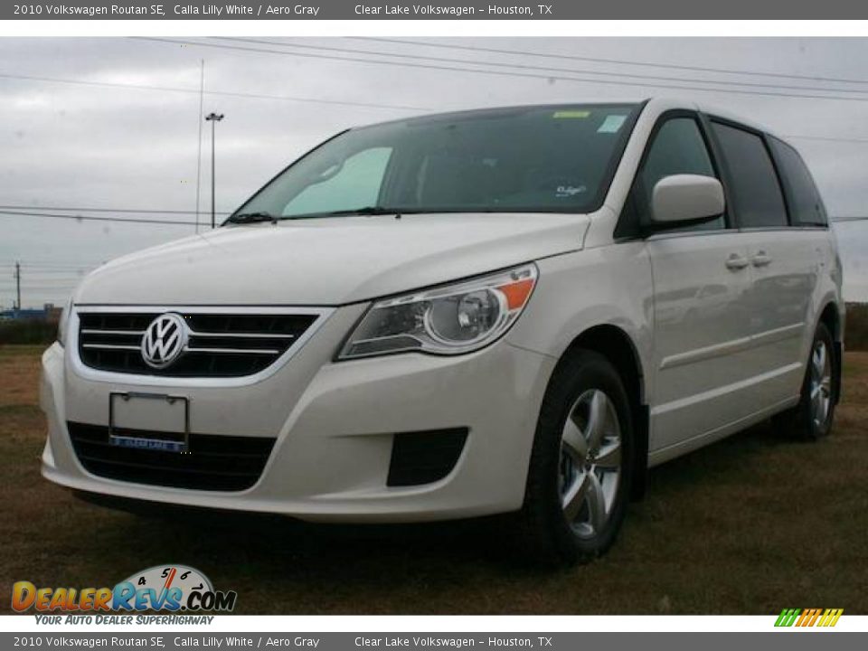 2010 Volkswagen Routan SE Calla Lilly White / Aero Gray Photo #11