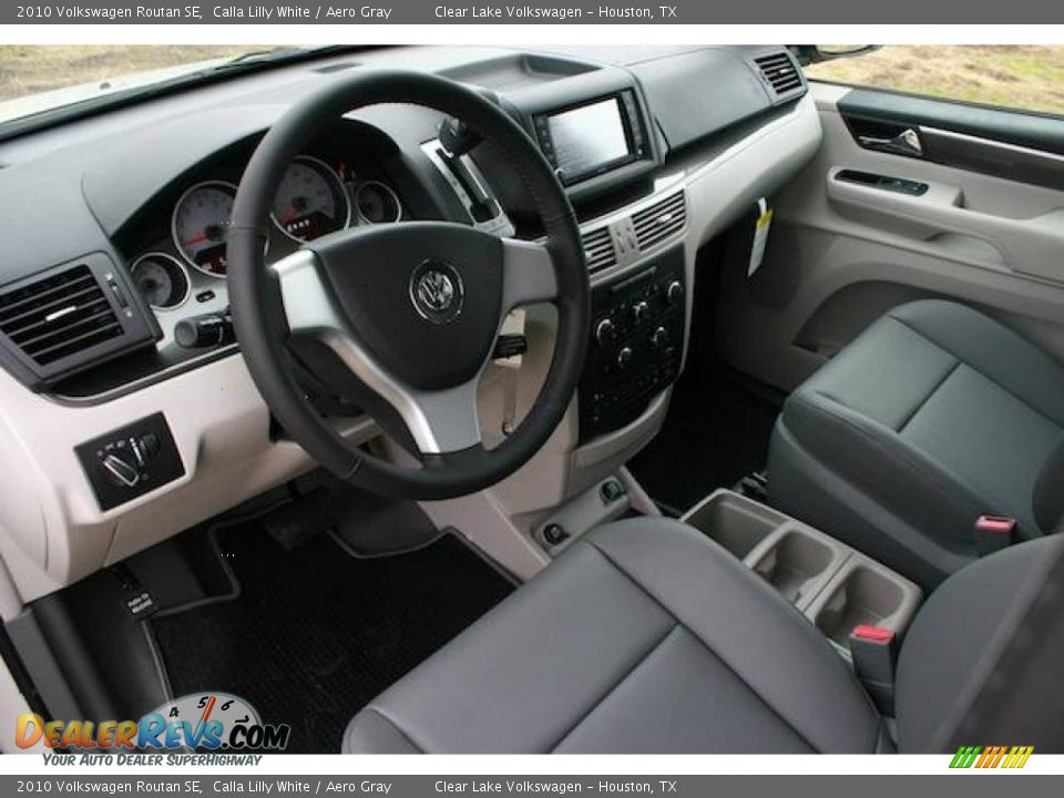 2010 Volkswagen Routan SE Calla Lilly White / Aero Gray Photo #12