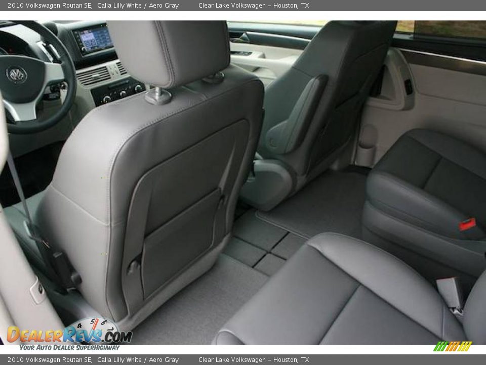 2010 Volkswagen Routan SE Calla Lilly White / Aero Gray Photo #15