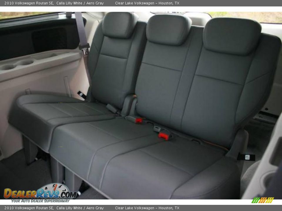 2010 Volkswagen Routan SE Calla Lilly White / Aero Gray Photo #19