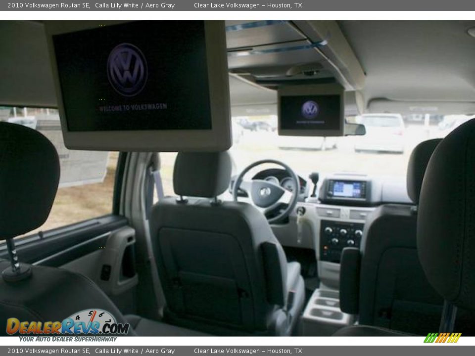 2010 Volkswagen Routan SE Calla Lilly White / Aero Gray Photo #20