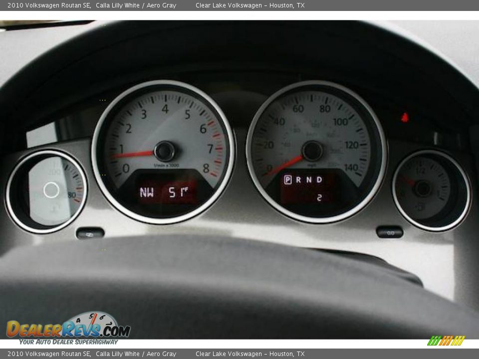 2010 Volkswagen Routan SE Calla Lilly White / Aero Gray Photo #23