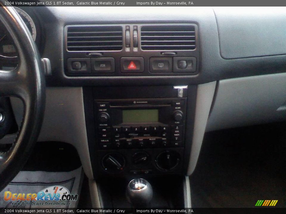 2004 Volkswagen Jetta GLS 1.8T Sedan Galactic Blue Metallic / Grey Photo #17