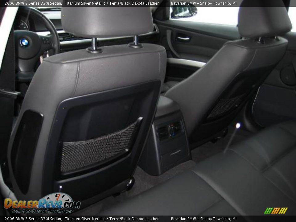 2006 BMW 3 Series 330i Sedan Titanium Silver Metallic / Terra/Black Dakota Leather Photo #14