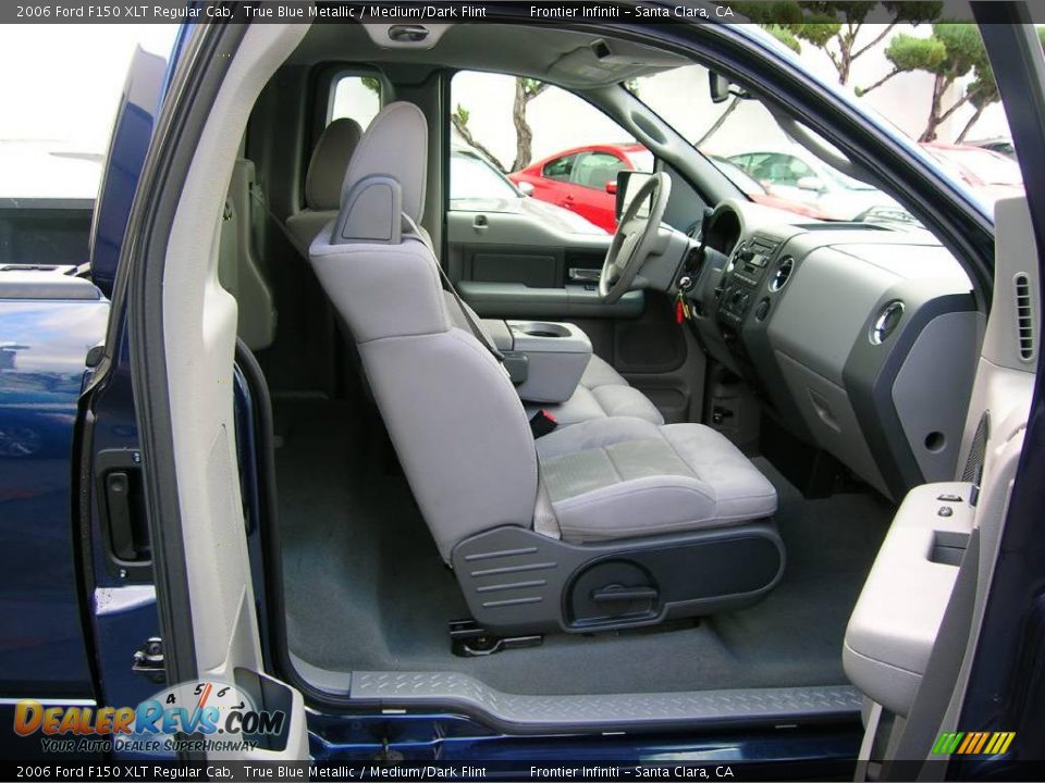 2006 Ford F150 XLT Regular Cab True Blue Metallic / Medium/Dark Flint Photo #16