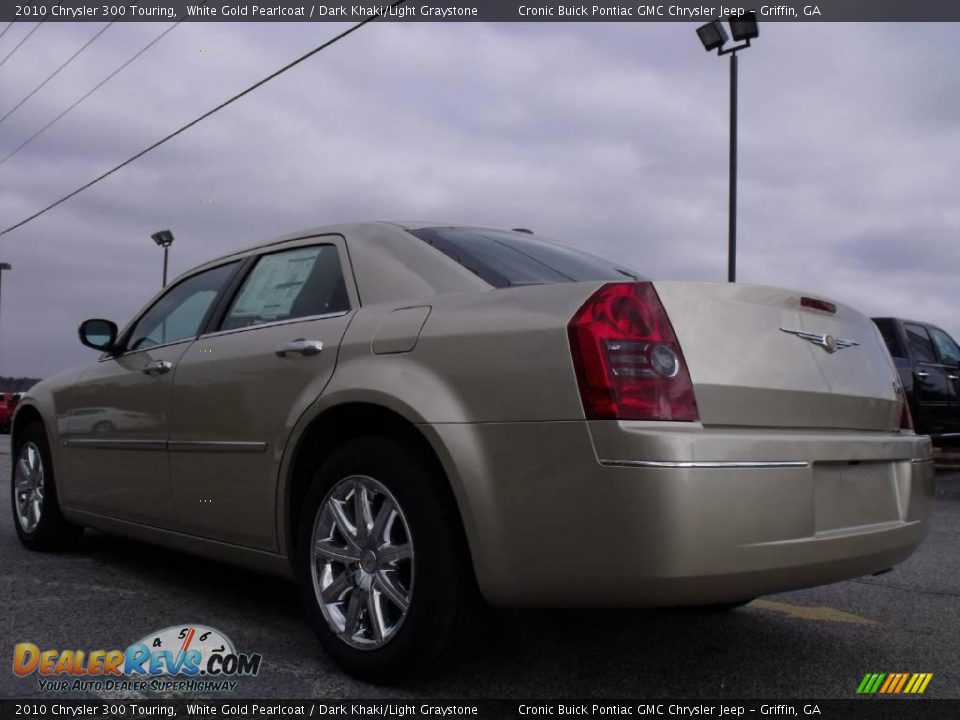 2010 Chrysler 300 Touring White Gold Pearlcoat / Dark Khaki/Light Graystone Photo #6