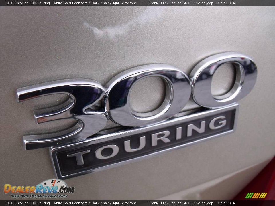 2010 Chrysler 300 Touring White Gold Pearlcoat / Dark Khaki/Light Graystone Photo #9