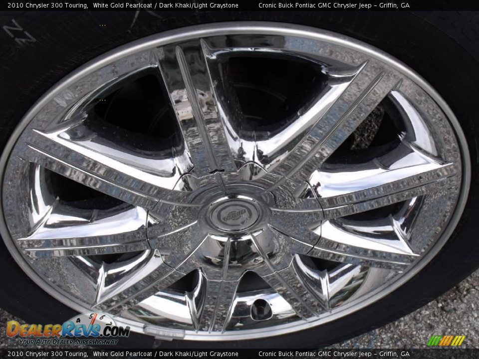 2010 Chrysler 300 Touring White Gold Pearlcoat / Dark Khaki/Light Graystone Photo #10