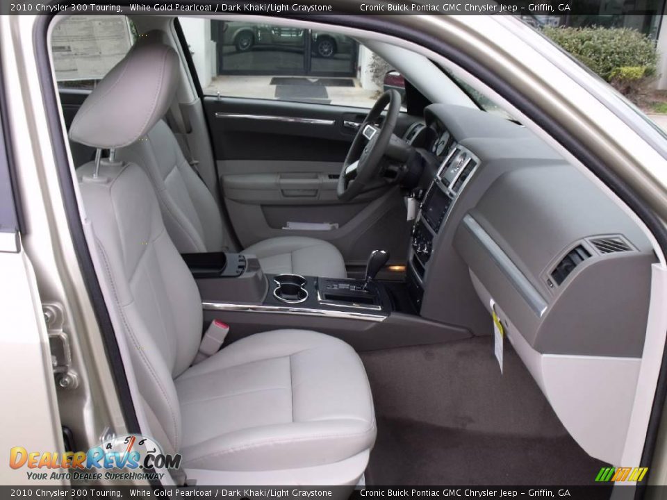 2010 Chrysler 300 Touring White Gold Pearlcoat / Dark Khaki/Light Graystone Photo #15