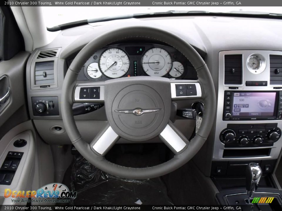 2010 Chrysler 300 Touring White Gold Pearlcoat / Dark Khaki/Light Graystone Photo #17