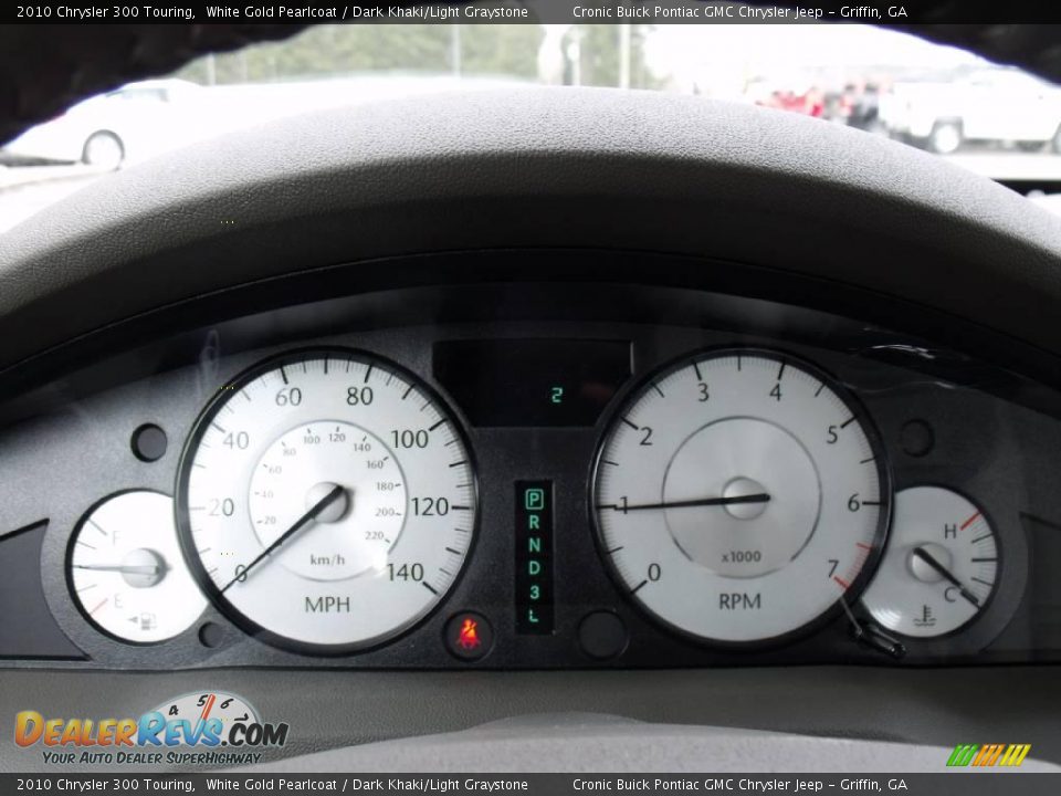 2010 Chrysler 300 Touring White Gold Pearlcoat / Dark Khaki/Light Graystone Photo #19