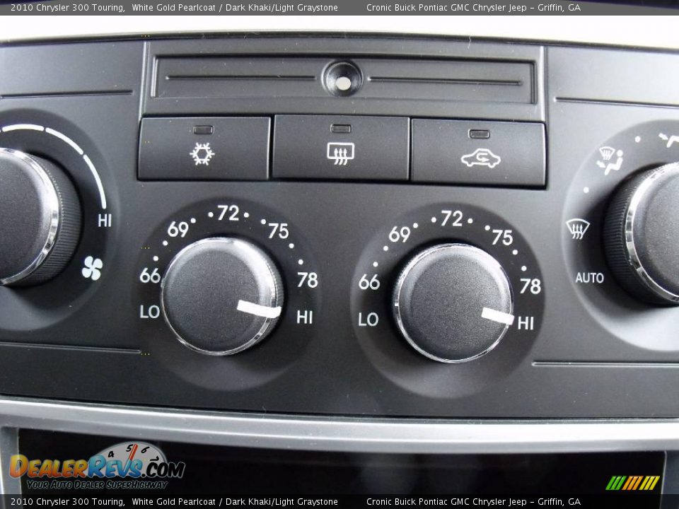 2010 Chrysler 300 Touring White Gold Pearlcoat / Dark Khaki/Light Graystone Photo #21