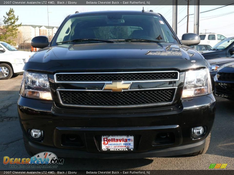 2007 Chevrolet Avalanche LTZ 4WD Black / Ebony Photo #2