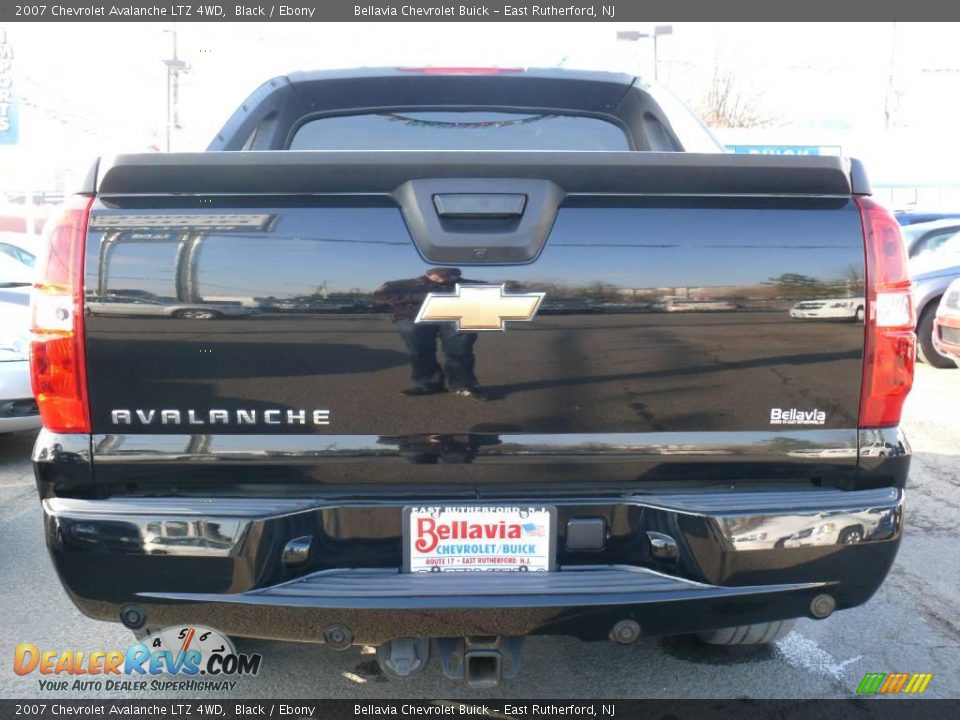 2007 Chevrolet Avalanche LTZ 4WD Black / Ebony Photo #5