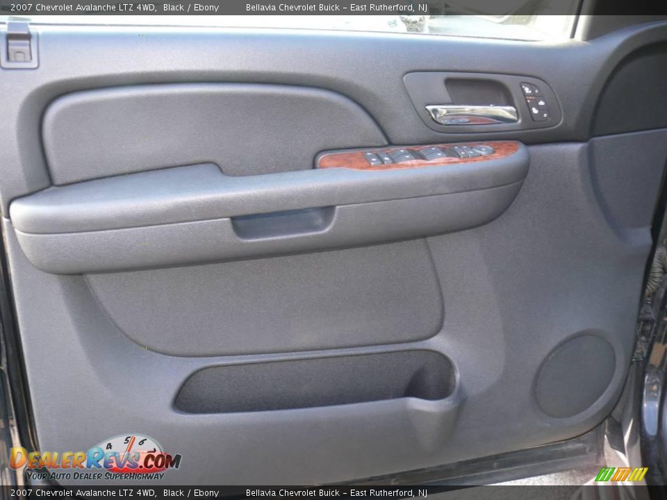 2007 Chevrolet Avalanche LTZ 4WD Black / Ebony Photo #6