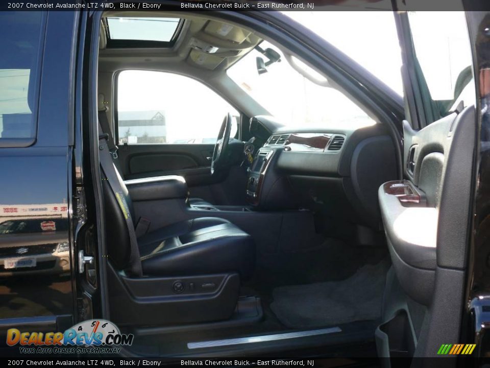 2007 Chevrolet Avalanche LTZ 4WD Black / Ebony Photo #8