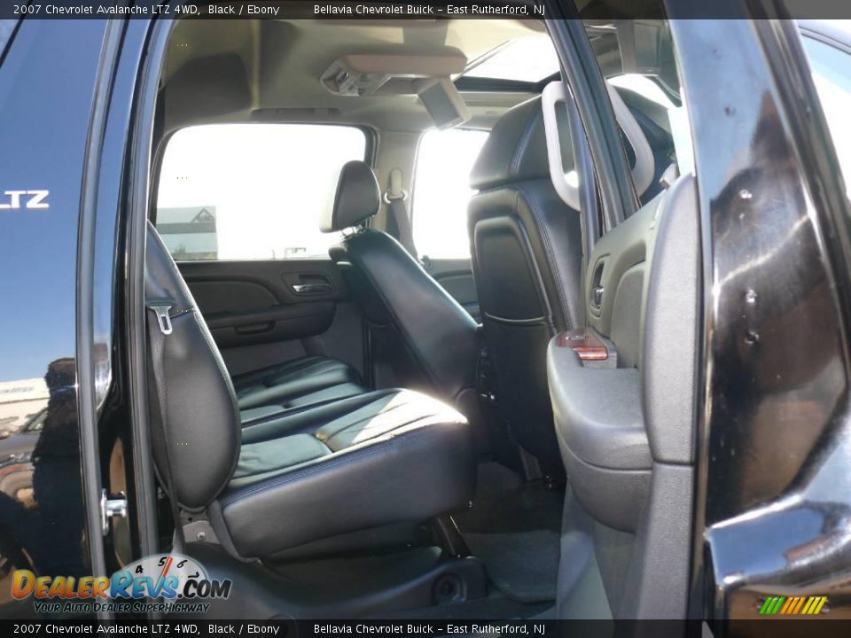 2007 Chevrolet Avalanche LTZ 4WD Black / Ebony Photo #12