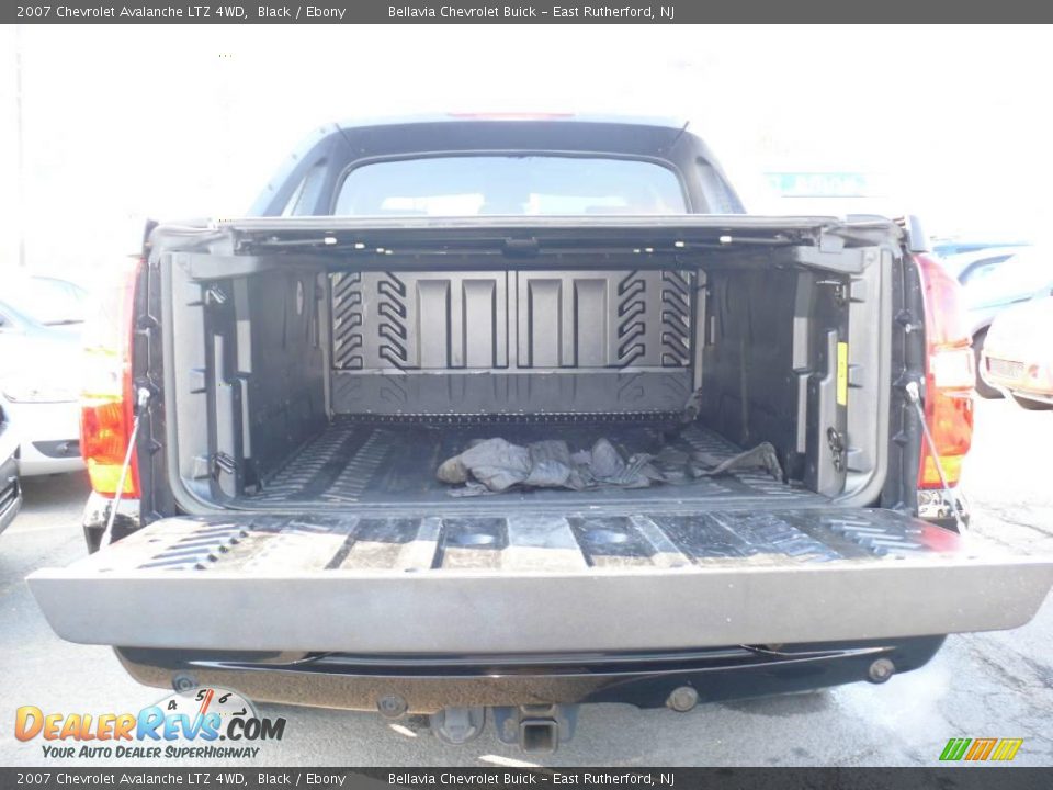 2007 Chevrolet Avalanche LTZ 4WD Black / Ebony Photo #13