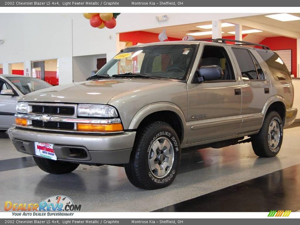 2002 Chevrolet Blazer LS 4x4 Light Pewter Metallic / Graphite Photo #2