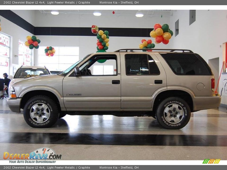 2002 Chevrolet Blazer LS 4x4 Light Pewter Metallic / Graphite Photo #3