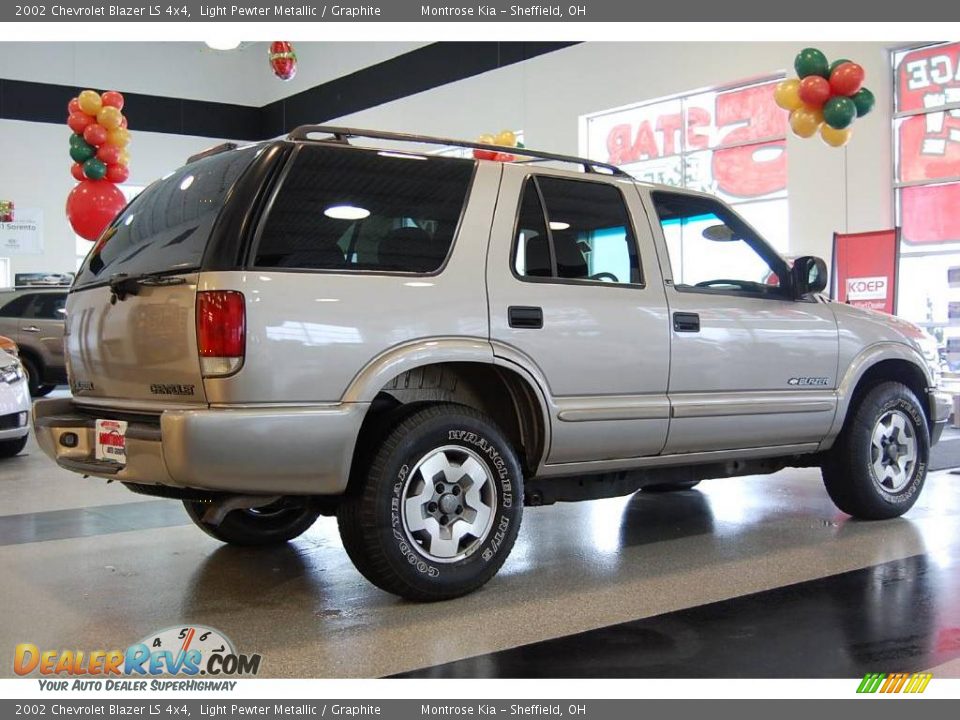 2002 Chevrolet Blazer LS 4x4 Light Pewter Metallic / Graphite Photo #7